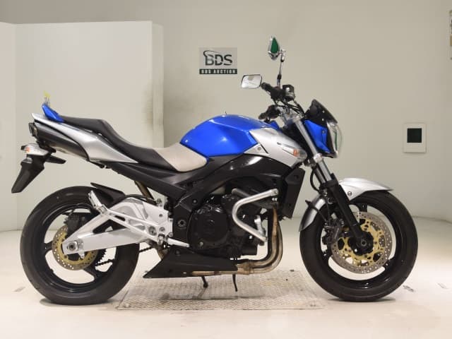 Suzuki GSR400