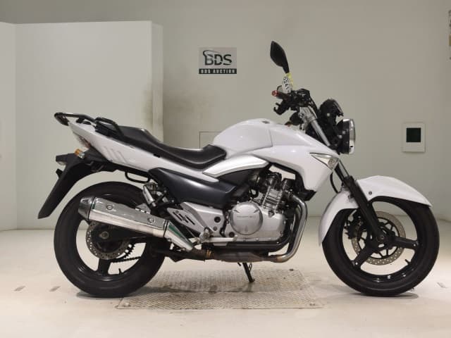 Suzuki GSR250