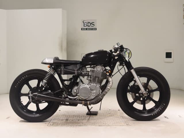 Yamaha SR400-2