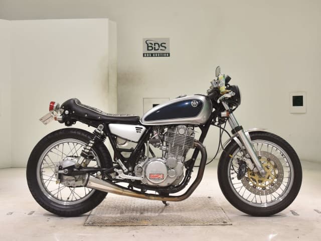 Yamaha SR400-2