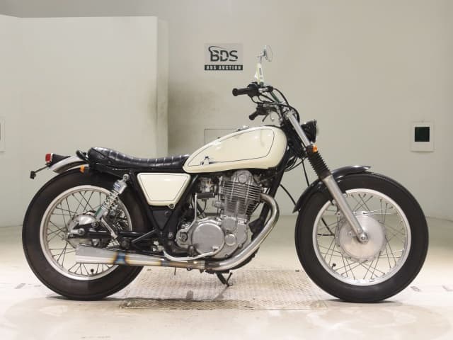 Yamaha SR400-2