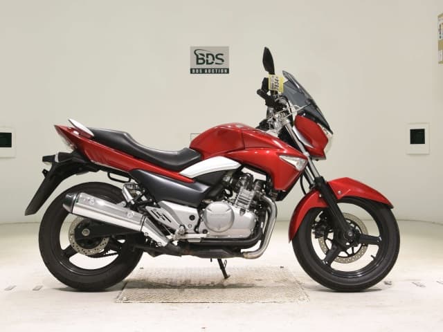 Suzuki GSR250