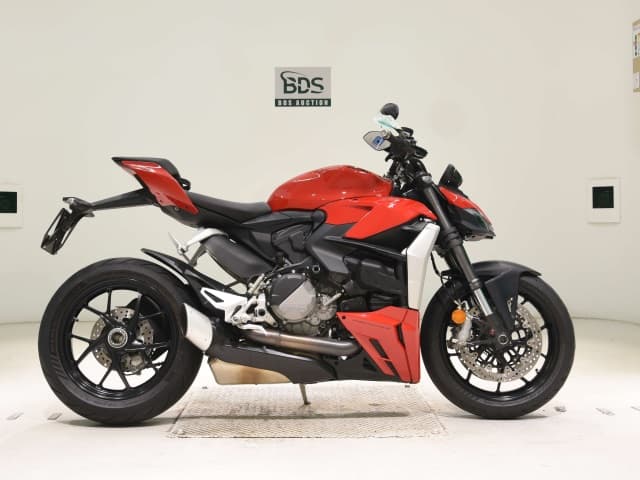 Imported DUCATI ｽﾄﾘ-ﾄ FIGHTER V2