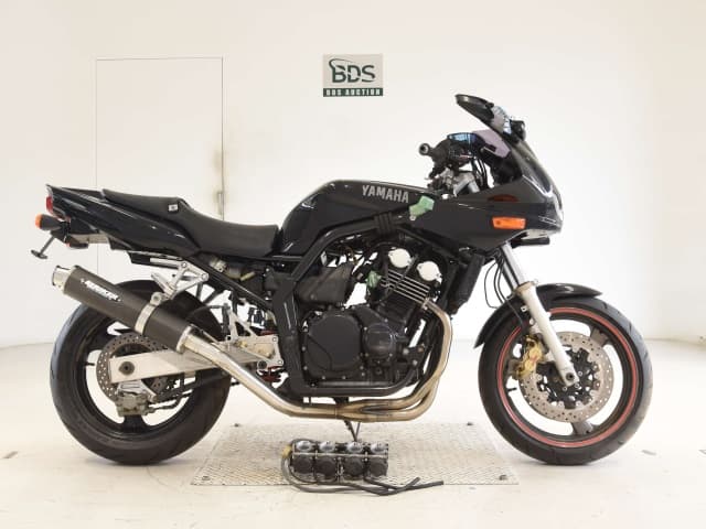 Yamaha FZ400
