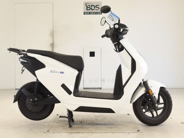 Honda EM1E: