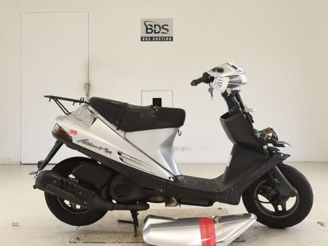 Suzuki ADDRESS V100