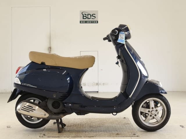 Imported VESPA LX125IE