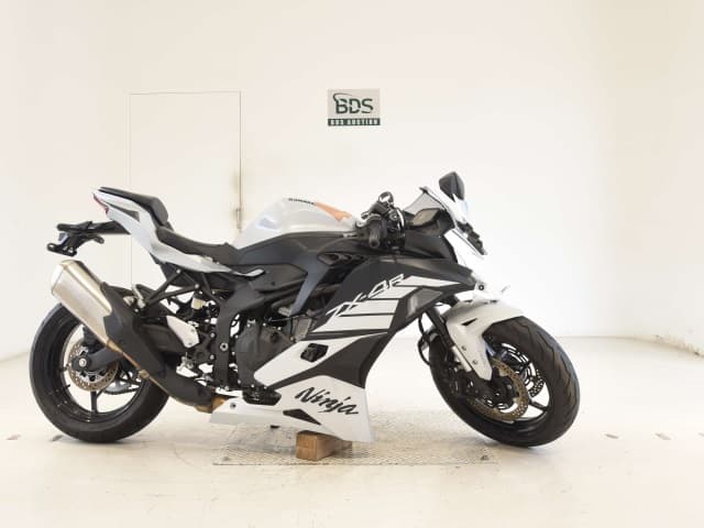 Kawasaki ZX-4R SE