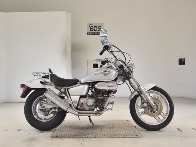 Honda MAGNA50