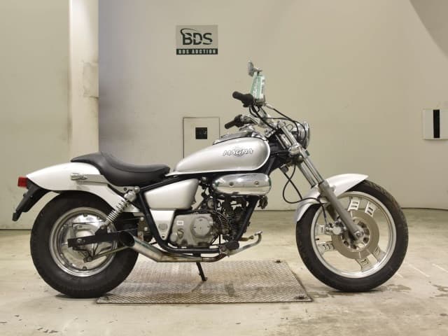 Honda MAGNA50