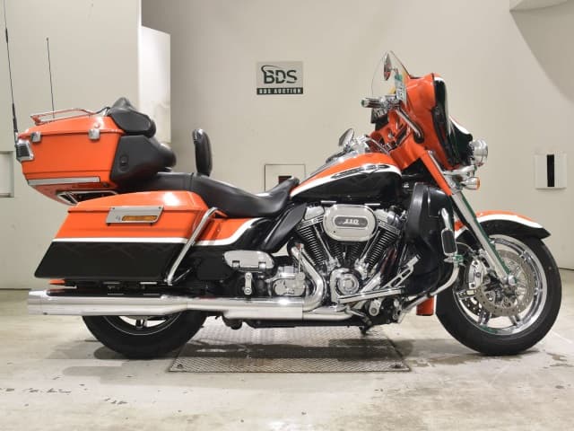 Imported HD. FLHTCUSE1800CVO