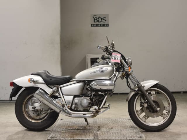 Honda MAGNA50