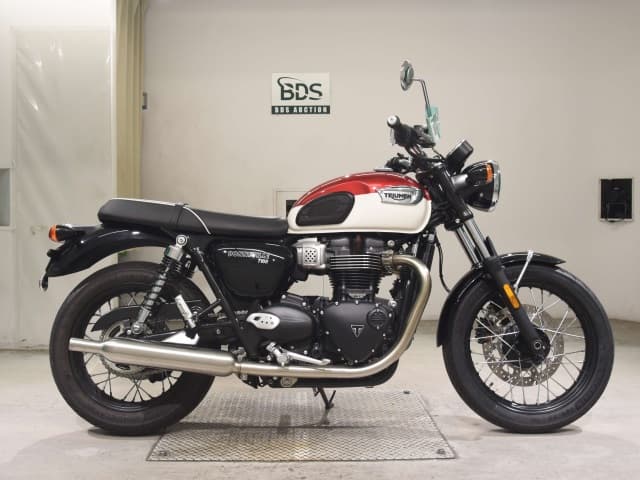 Imported TRIUMPH BONNEVILLE T100