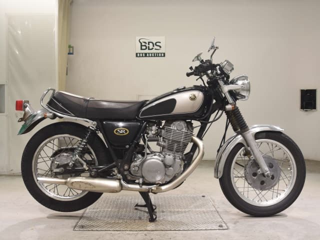 Yamaha SR400-2