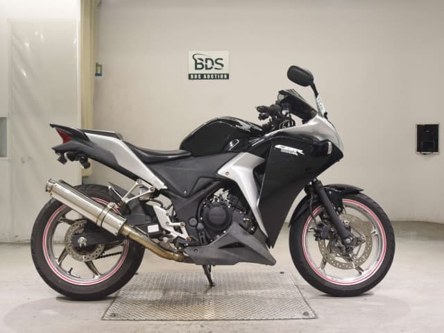 Honda CBR250R-3