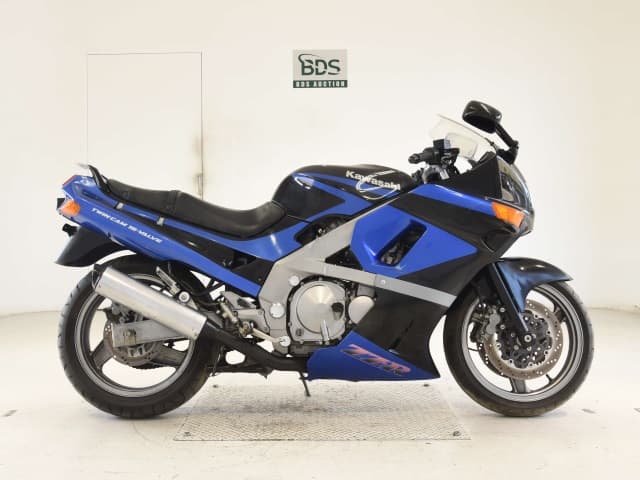 Kawasaki ZZ-R400-1