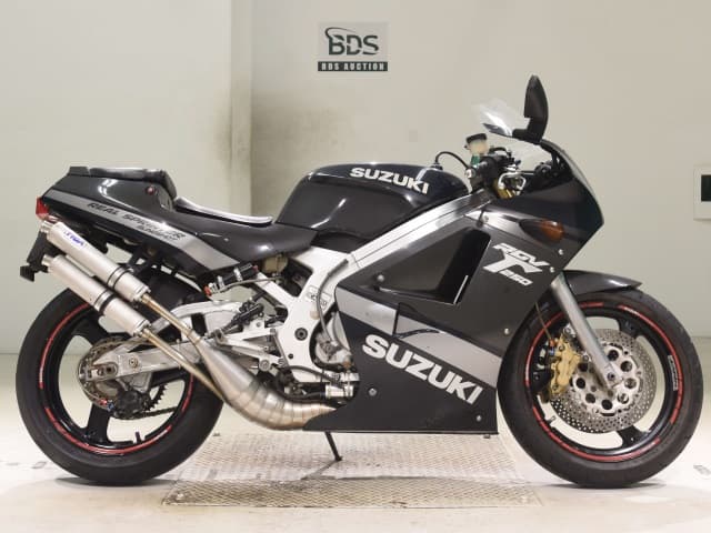 Suzuki RGV250-1