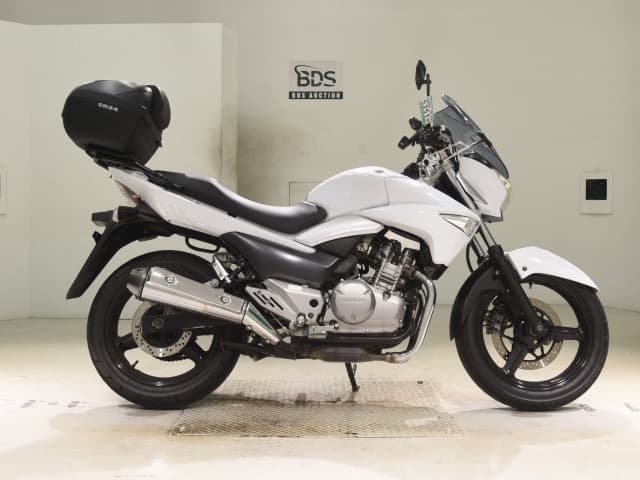 Suzuki GSR250