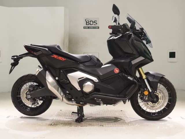 Honda X-ADV750-2