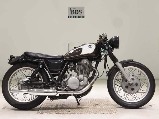 Yamaha SR400-2