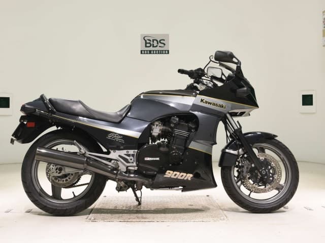 Kawasaki GPZ900R