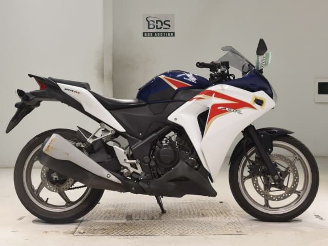 Honda CBR250R-3