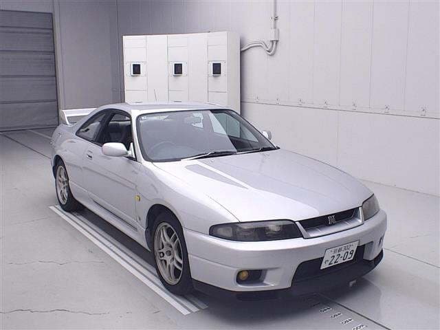 NISSAN SKYLINEGTR