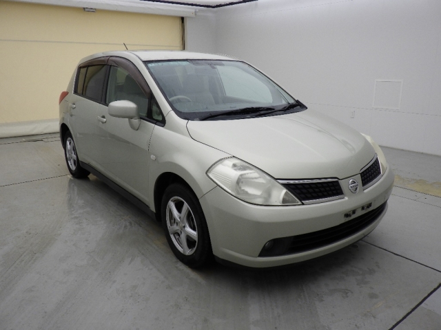 NISSAN TIIDA
